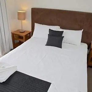 Karana Palms Surfers Paradise